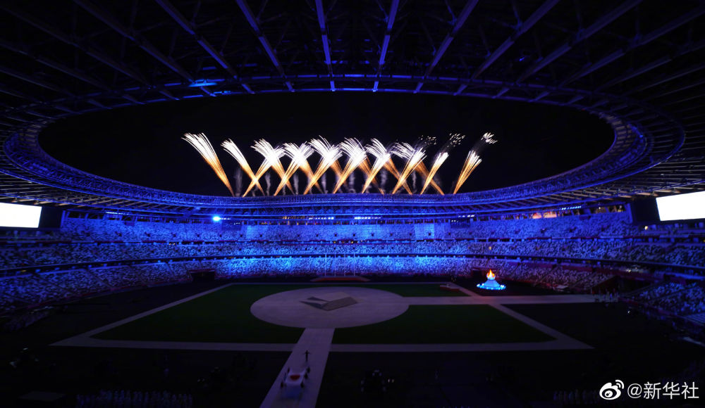 东京奥运会闭幕式举行中国代表团旗手苏炳添入场