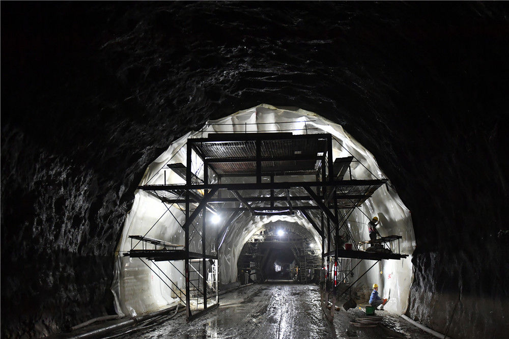 雪域筑丰碑 接力写传奇——来自"世界屋脊"的建设者之歌