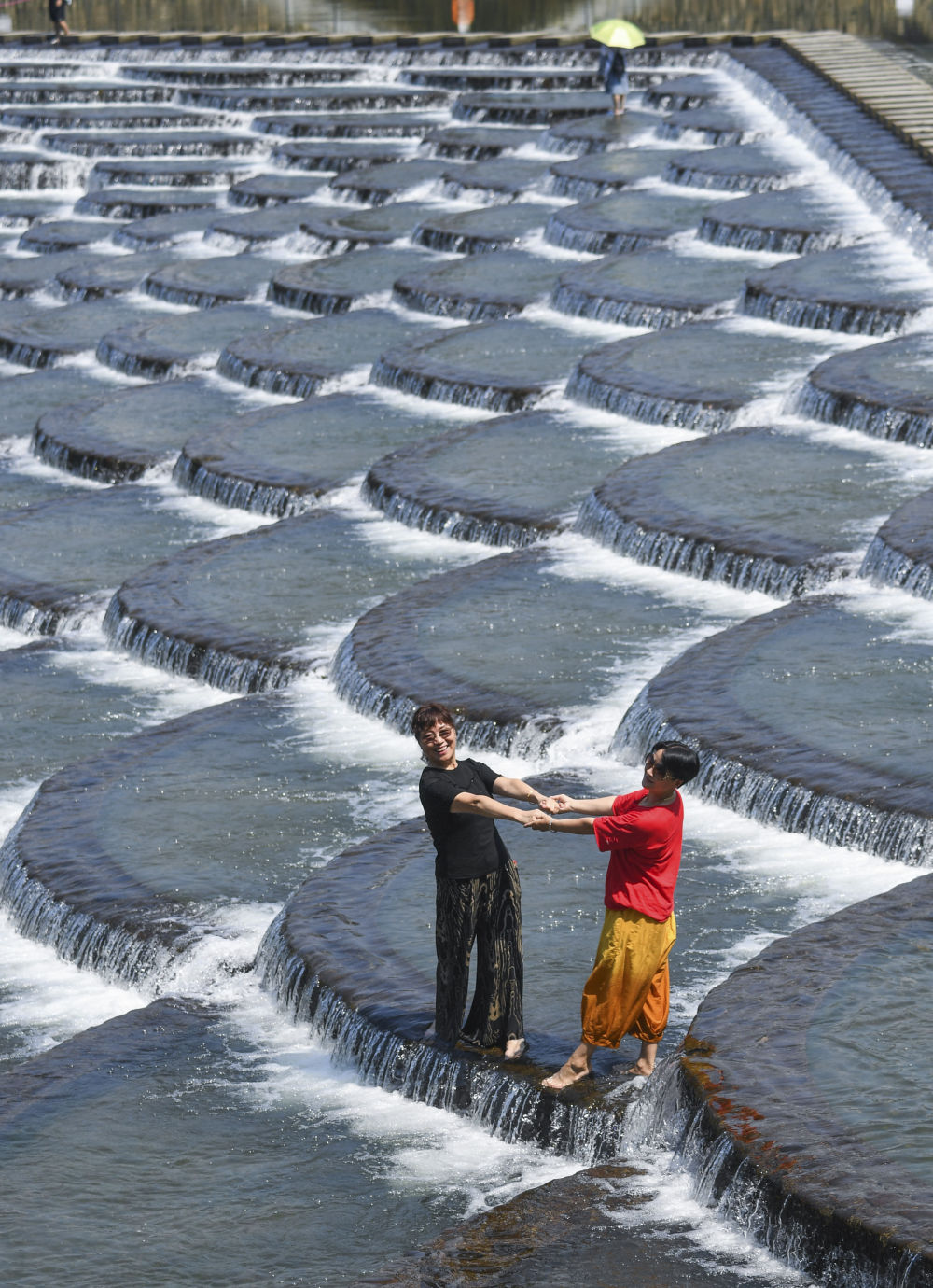 首页 国内 正文  浙江省杭州市富阳区湖源乡龙鳞坝是位于湖源乡新一村