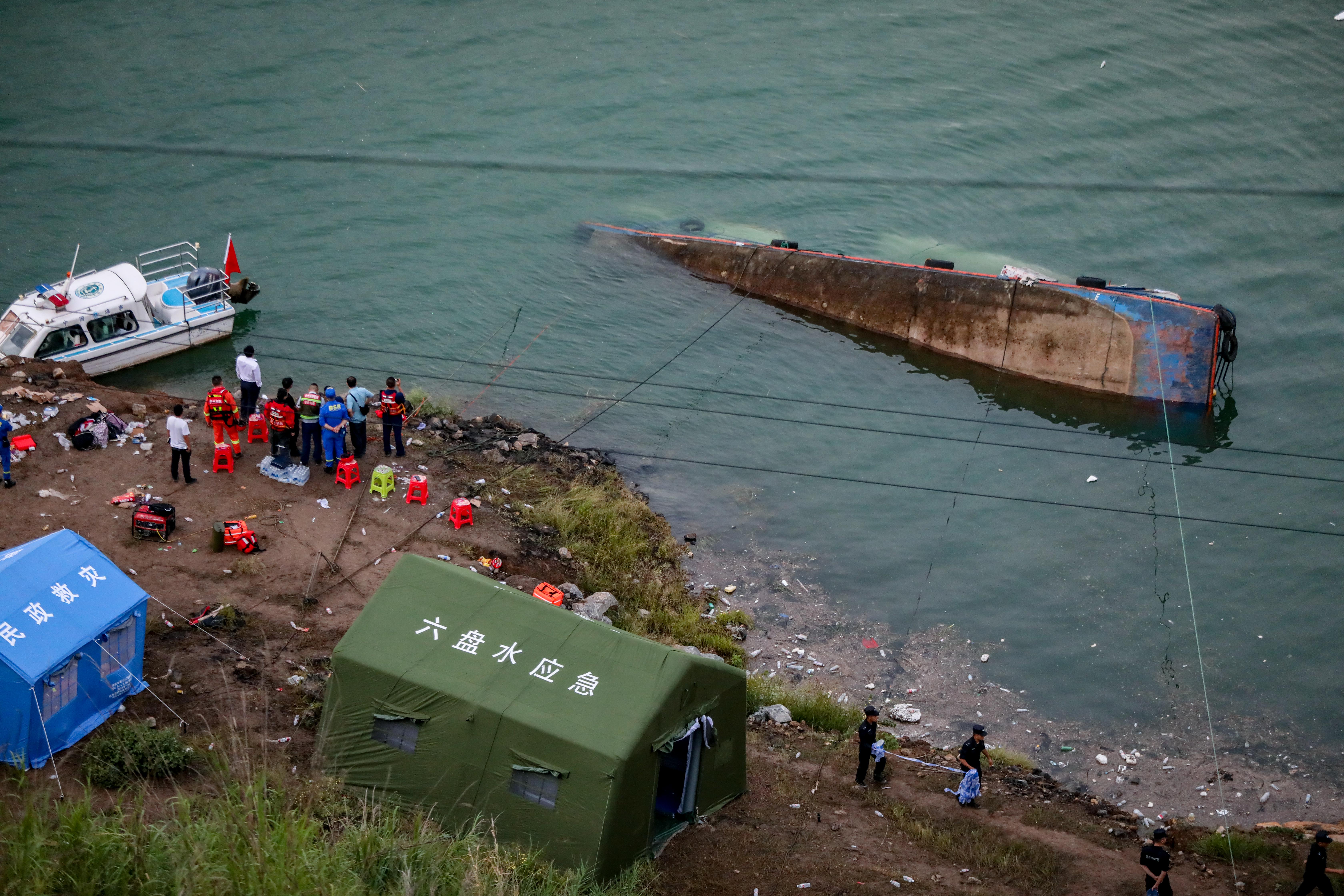 贵州六枝特区牂牁镇客船侧翻事故已致8人遇难7人失联
