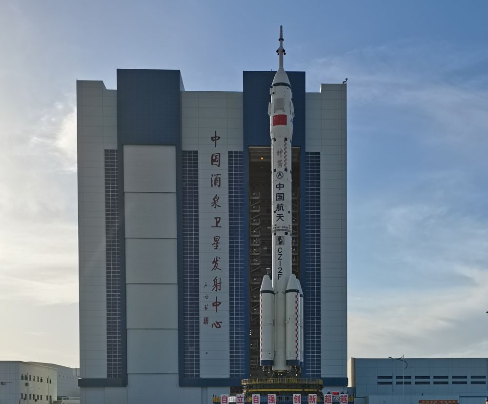 为确保神舟十二号安全,这枚火箭站着等了90天