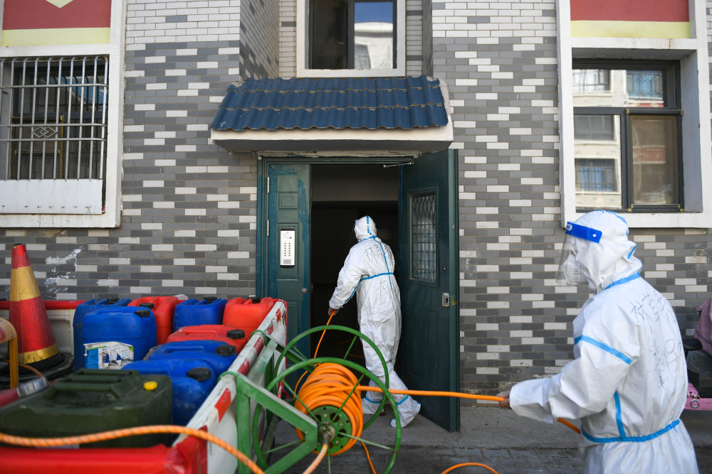 额济纳旗 疫情防控已从社区防控阶段进入攻坚清零阶段 新华社客户端 额济纳旗 疫情防控已从社区防控阶段进入攻坚清零阶段 新华社客户端